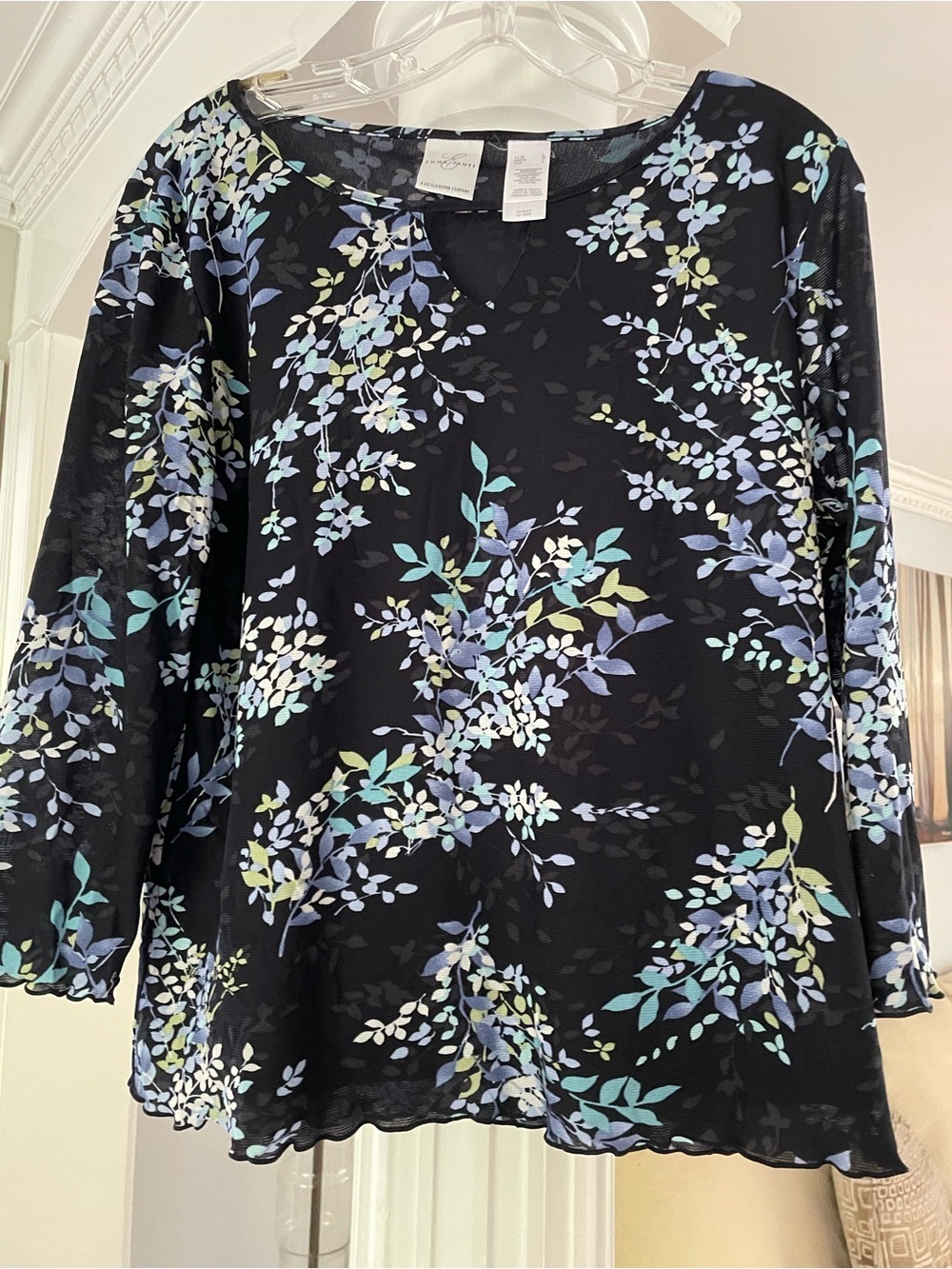 Emma James by Liz  Claiborne women’s  floral, chiffon long sleeve blouse. Large